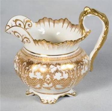 １５７　エインズレイ　金箔装飾のティーポット＆クリーム入れ＆砂糖入れ