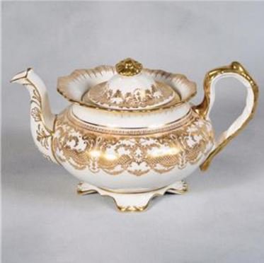 １５７　エインズレイ　金箔装飾のティーポット＆クリーム入れ＆砂糖入れ