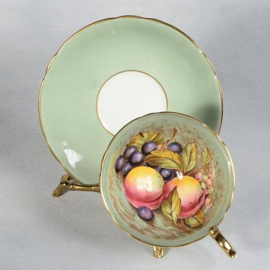 １５８　エインズレイ　果物のティーカップ＆ソーサー　セージグリーン