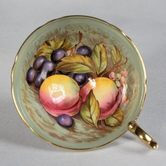 １５８　エインズレイ　果物のティーカップ＆ソーサー　セージグリーン