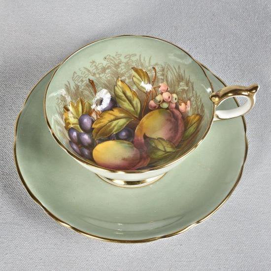 １５８　エインズレイ　果物のティーカップ＆ソーサー　セージグリーン