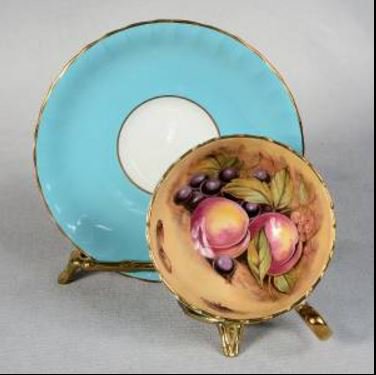 １６０　エインズレイ　フルーツ柄のティーカップ＆ソーサー　青