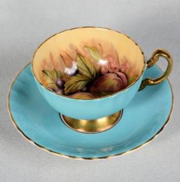 １６０　エインズレイ　フルーツ柄のティーカップ＆ソーサー　青