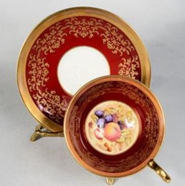 １６７　エインズレイ　果物柄のティーカップ＆ソーサー　深紅