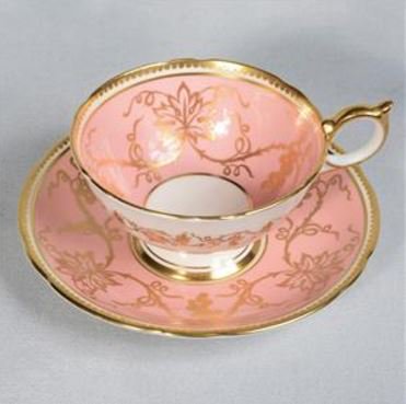 １６８　エインズレイ　葡萄のティーカップ＆ソーサー　パステルピンク