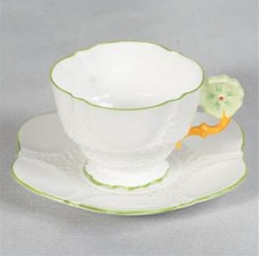 １６９　エインズレイ　花のティーカップ＆ソーサー　薄緑色