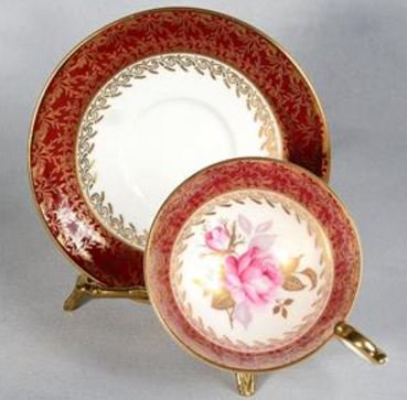 １７４　エインズレイ　インド模様のティーカップ＆ソーサー　白／赤