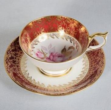 １７４　エインズレイ　インド模様のティーカップ＆ソーサー　白／赤