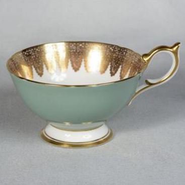 １７５　エインズレイ　花のティーカップ＆ソーサー　緑／金