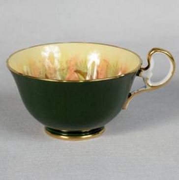 １７７　エインズレイ　果物のティーカップ＆ソーサー　森のような深緑色