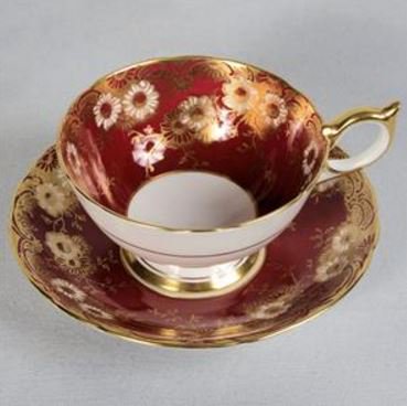１７８　エインズレイ　白い花のティーカップ＆ソーサー　赤