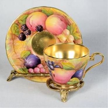 １７９　エインズレイ　果物のティーカップ＆ソーサー　黄金