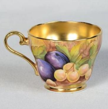 １７９　エインズレイ　果物のティーカップ＆ソーサー　黄金