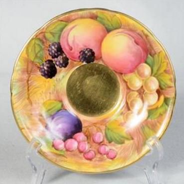 １７９　エインズレイ　果物のティーカップ＆ソーサー　黄金