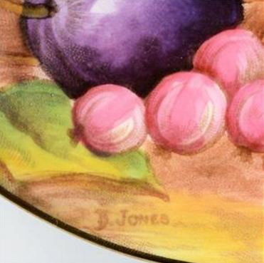 １７９　エインズレイ　果物のティーカップ＆ソーサー　黄金