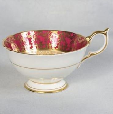 １８３　エインズレイ　お花のティーカップ＆ソーサー　赤／白