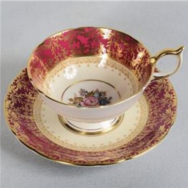 １８３　エインズレイ　お花のティーカップ＆ソーサー　赤／白