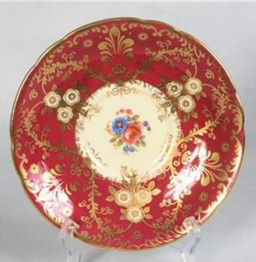 １８４　エインズレイ　植物模様のティーカップ＆ソーサー　赤／白