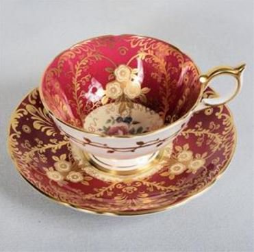 １８４　エインズレイ　植物模様のティーカップ＆ソーサー　赤／白