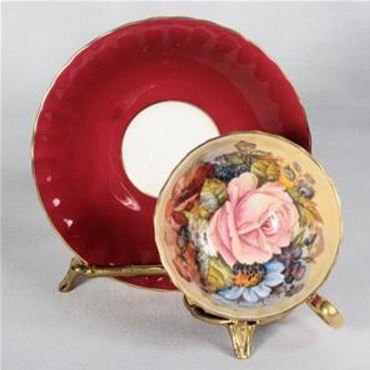 １８５　花柄のエインズレイ　ティーカップ＆ソーサー　赤