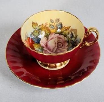 １８５　花柄のエインズレイ　ティーカップ＆ソーサー　赤