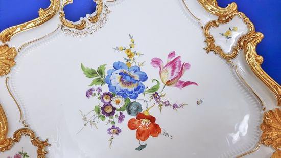 １１２　マイセン　５つ花模様と金彩の飾り皿