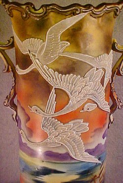 １２２　オールドノリタケ　「日没の白鳥」　磁器　花瓶