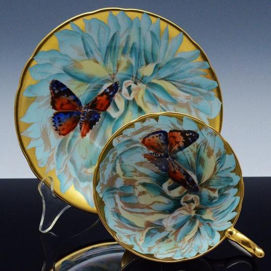 １８７　エインズレイ　青い花と蝶のティーカップ＆ソーサー