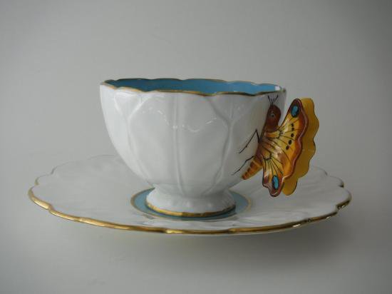 １８８　エインズレイ　蝶の持ち手のカップ＆ソーサー　白と青