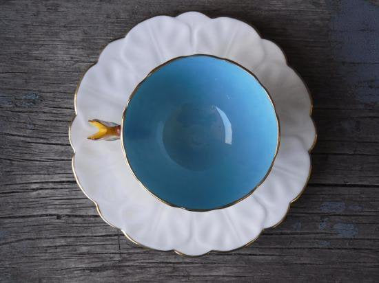 １８８　エインズレイ　蝶の持ち手のカップ＆ソーサー　白と青