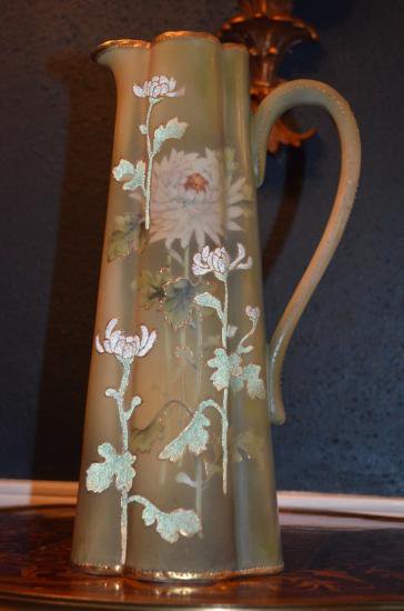 １３４　オールドノリタケ　コーラリン　菊模様の大型水差し