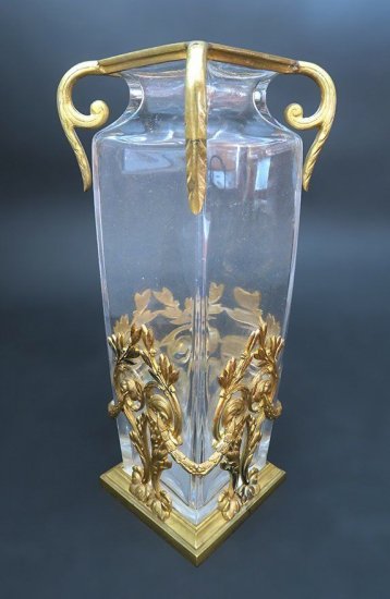 １０５　バカラ　フランス製ブロンズとクリスタルの花瓶
