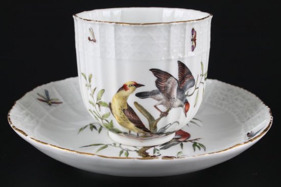 １５６　マイセン　小鳥と蝶と昆虫の模様のカップ＆ソーサー