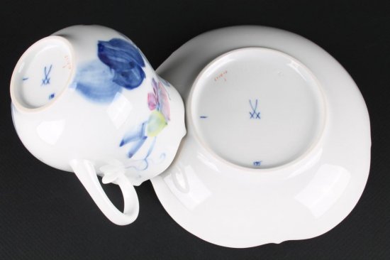 １５７　マイセン　花模様のコーヒーカップ＆ソーサー