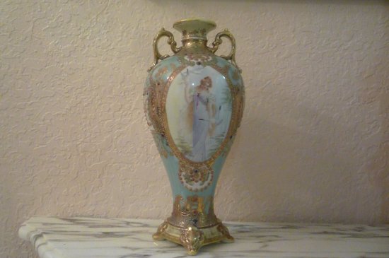 １４３　オールドノリタケ　金彩ジュエル　肖像画付き花瓶