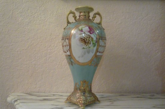 １４３　オールドノリタケ　金彩ジュエル　肖像画付き花瓶