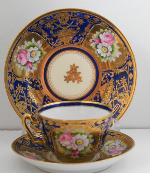 １４８　オールドノリタケ　ローズと小窓のカップ＆ソーサーとプレートの3点セット