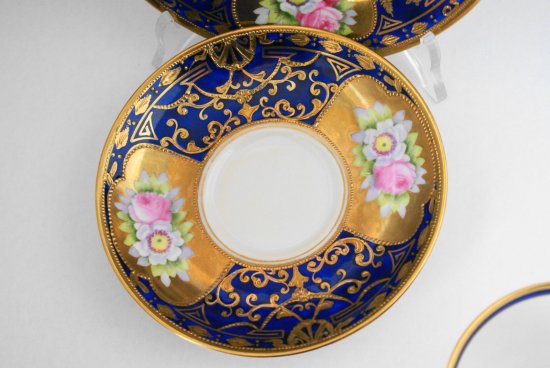 １４８　オールドノリタケ　ローズと小窓のカップ＆ソーサーとプレートの3点セット