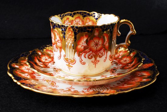 １９３　エインズレイ 金彩伊万里文様 キャビネットセット