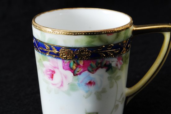 １６９　オールドニッポン・ノリタケ 金彩盛上げ薔薇図紋 デミタスカップ＆ソーサー