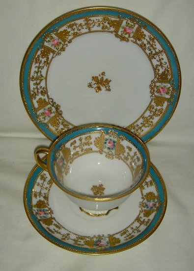 １７７　オールドノリタケ　磁器　手描きのピンクローズの カップ＆ソーサーとプレートの３点セット