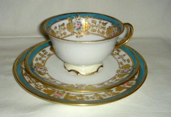 １７７　オールドノリタケ　磁器　手描きのピンクローズの カップ＆ソーサーとプレートの３点セット