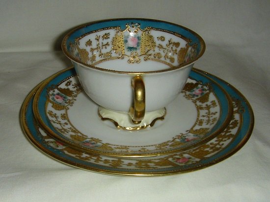 １７７　オールドノリタケ　磁器　手描きのピンクローズの カップ＆ソーサーとプレートの３点セット