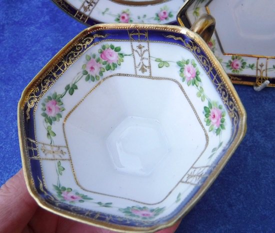 アンティーク　オールドノリタケ　コバルトと金箔　ローズ　カップ＆ソーサー、小皿　三点セット