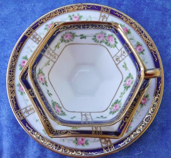 アンティーク　オールドノリタケ　コバルトと金箔　ローズ　カップ＆ソーサー、小皿　三点セット