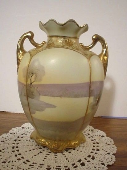 １８７　美しいオールドノリタケの花瓶　ハンドペイント　金盛　村の中を歩く雄牛