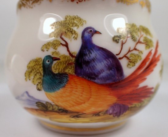 １６４　希少　アンティーク　マイセン磁器　昆虫とトロピカルな鳥が描かれたポット　金彩