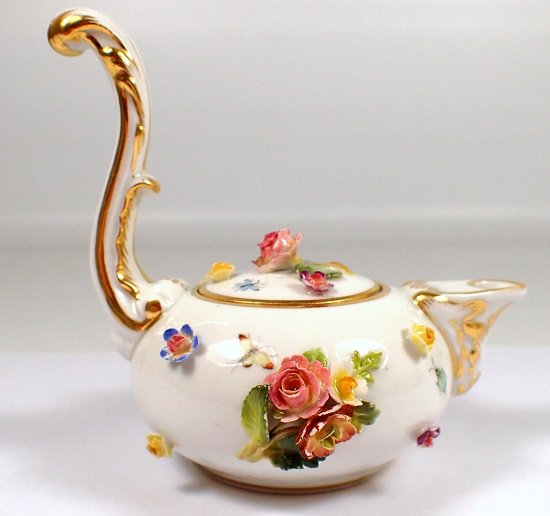 １６５　希少　アンティーク　マイセン　磁器　昆虫と花が描かれたミニチュア蓋付きティーポット　金彩