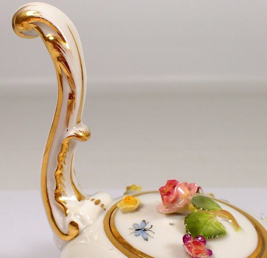１６５　希少　アンティーク　マイセン　磁器　昆虫と花が描かれたミニチュア蓋付きティーポット　金彩
