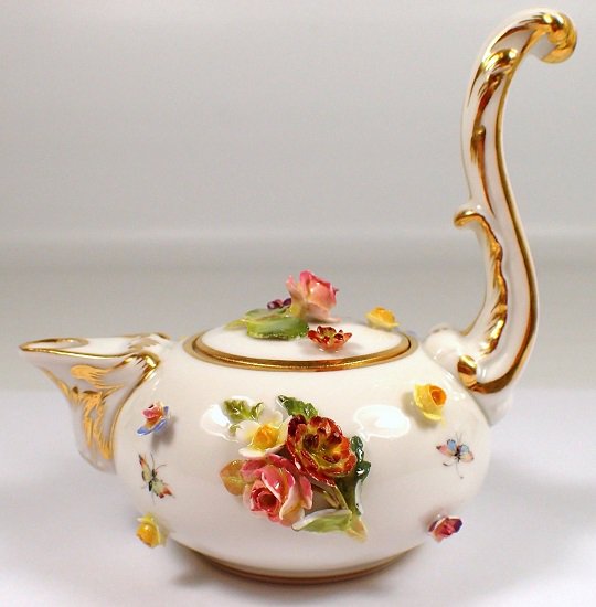 １６５　希少　アンティーク　マイセン　磁器　昆虫と花が描かれたミニチュア蓋付きティーポット　金彩